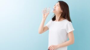 7 Tanda Tubuh Kurang Minum Air yang Sering Diabaikan, Waspadai Dehidrasi!